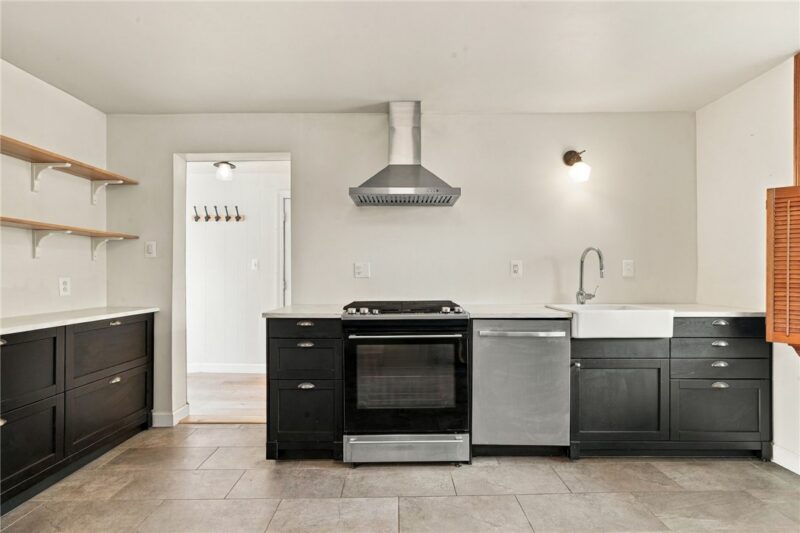 12 Luty Ave — photo 5