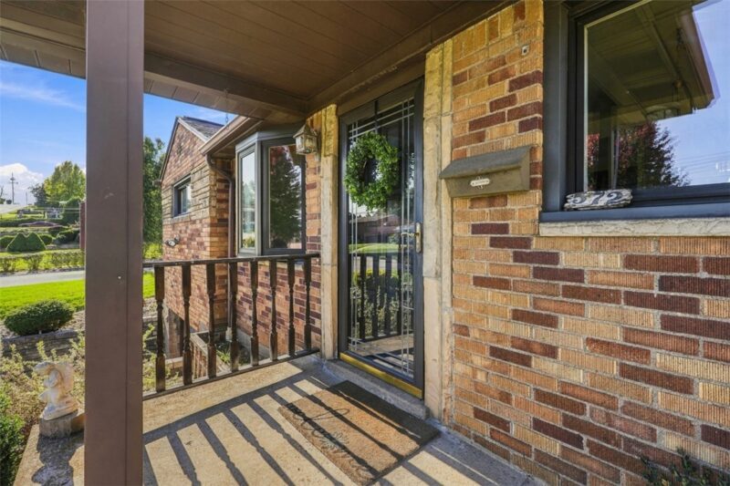 572 Jenne Drive — photo 2