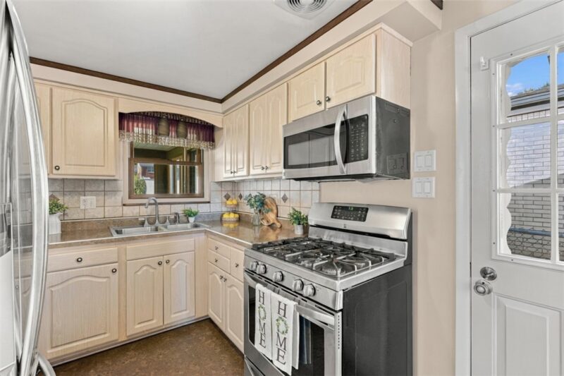 572 Jenne Drive — photo 8