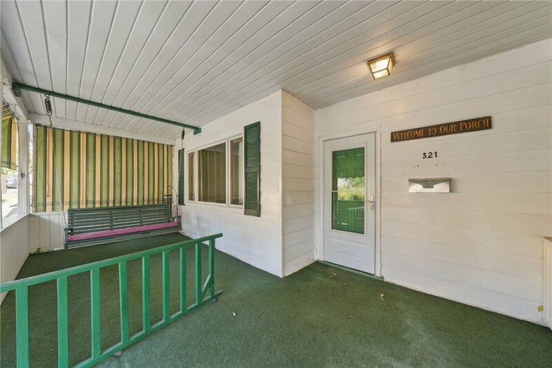 321 Center Ave — photo 3