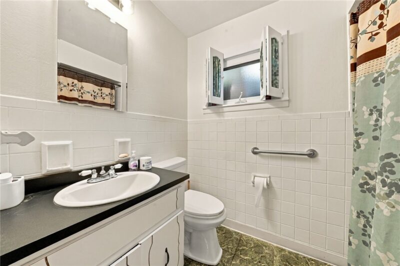 321 Center Ave — photo 5