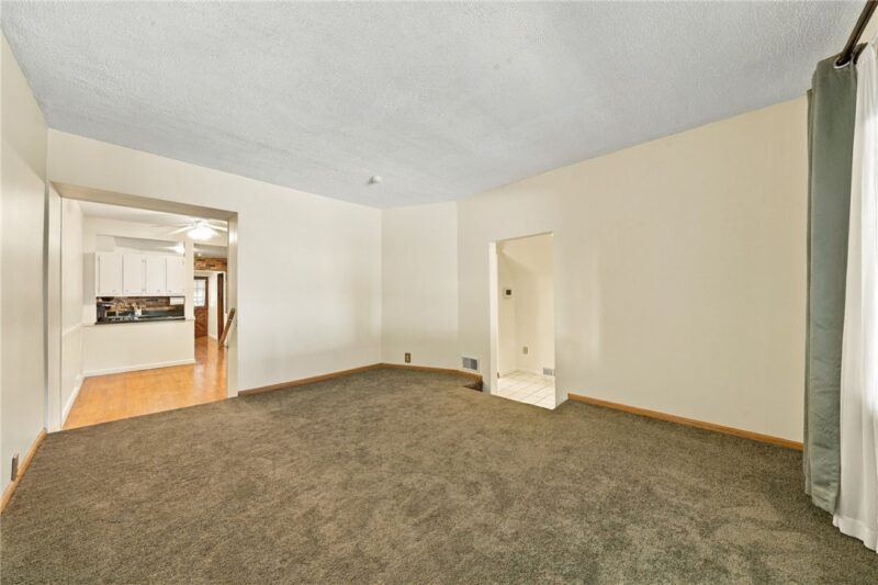 321 Center Ave — photo 7