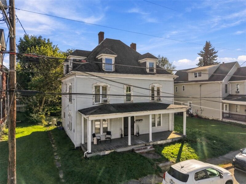 233 W Brady St — photo 4