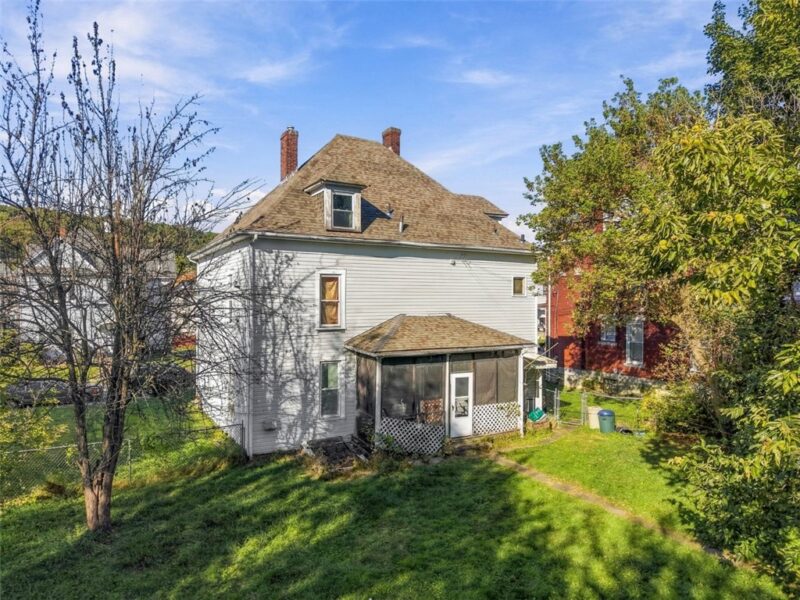233 W Brady St — photo 5