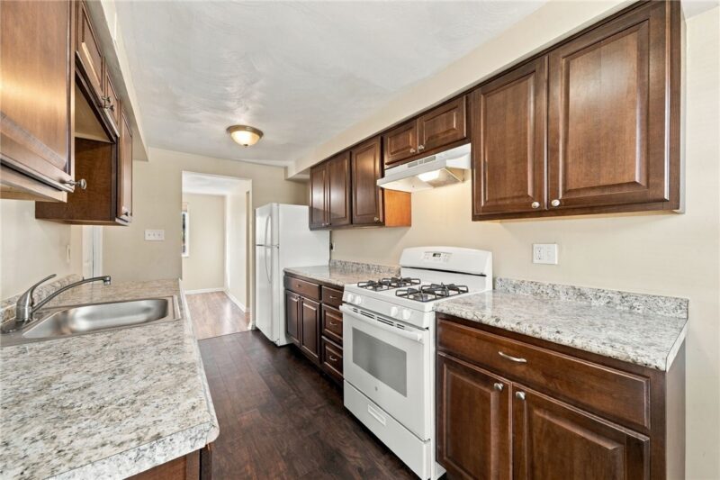 332 Bryant Dr — photo 2