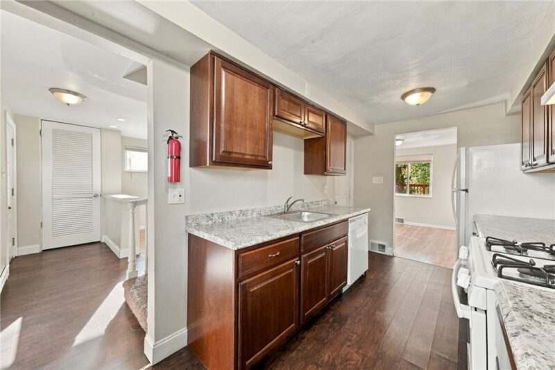 332 Bryant Dr — photo 3