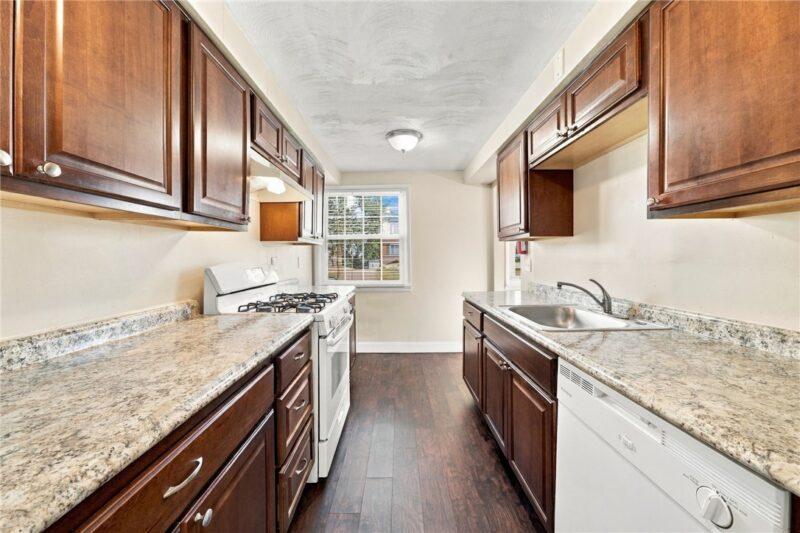 332 Bryant Dr — photo 4