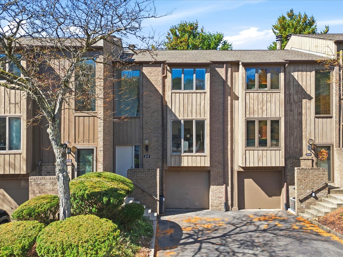 213 Pine Court — photo 1