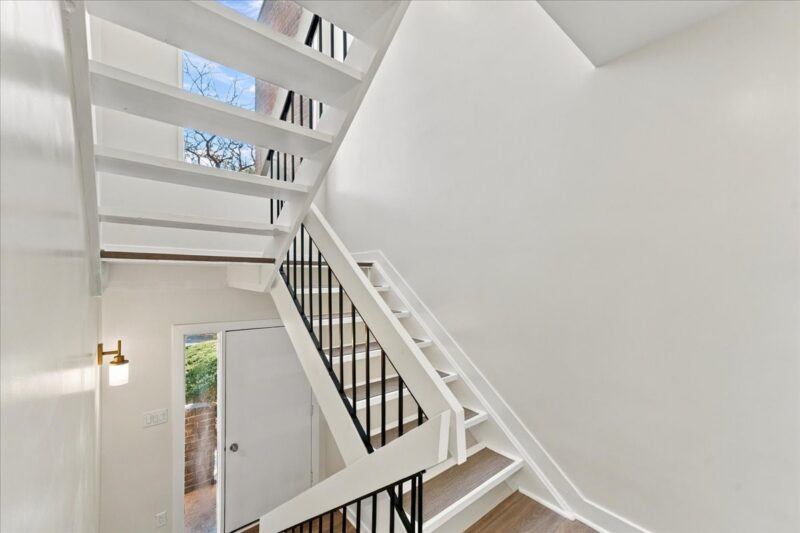 213 Pine Court — photo 2