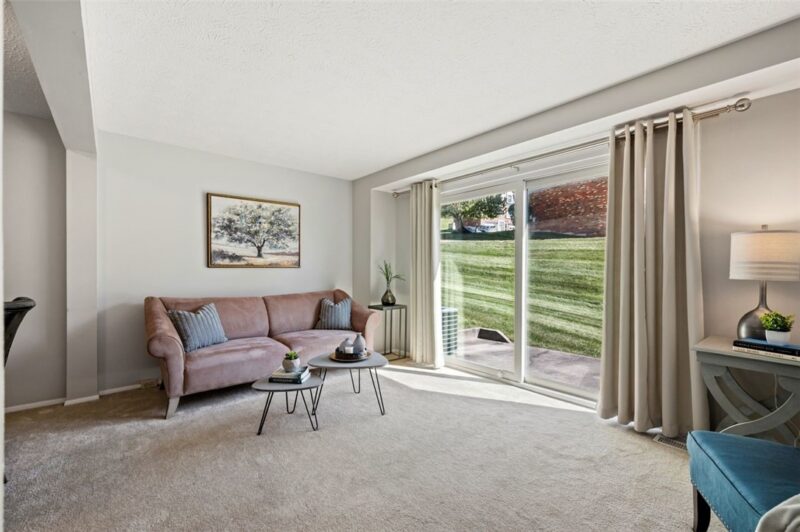 106 Shadowlawn — photo 2