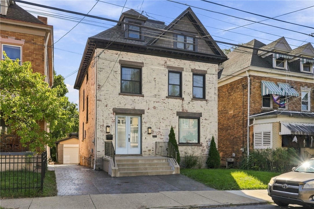 203 Stratford Ave — photo 1