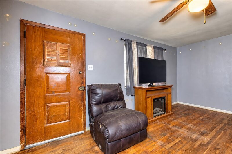 633 Woodward Avenue — photo 4