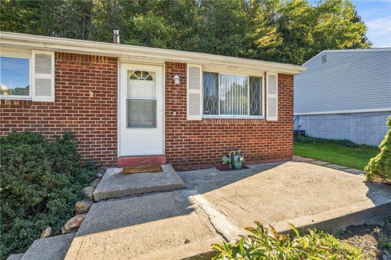 213 Alpine Village Dr — photo 2