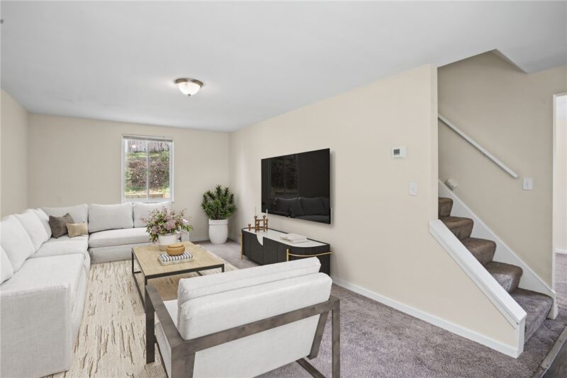 8018 Lincoln Rd — photo 2