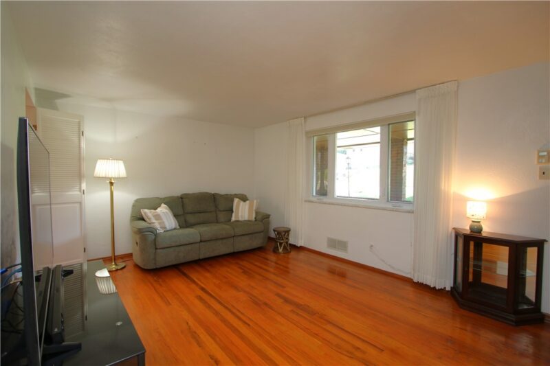 4548 Mapledale Drive — photo 2