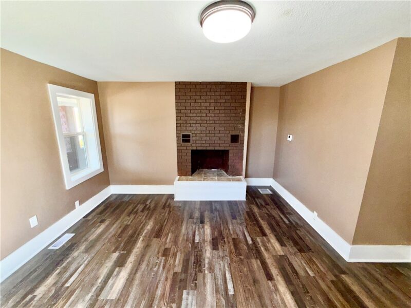 546 W Penn Street — photo 8