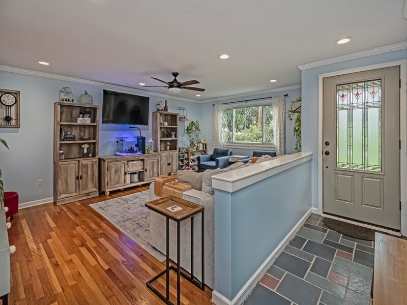 450 Amherst AVENUE — photo 5