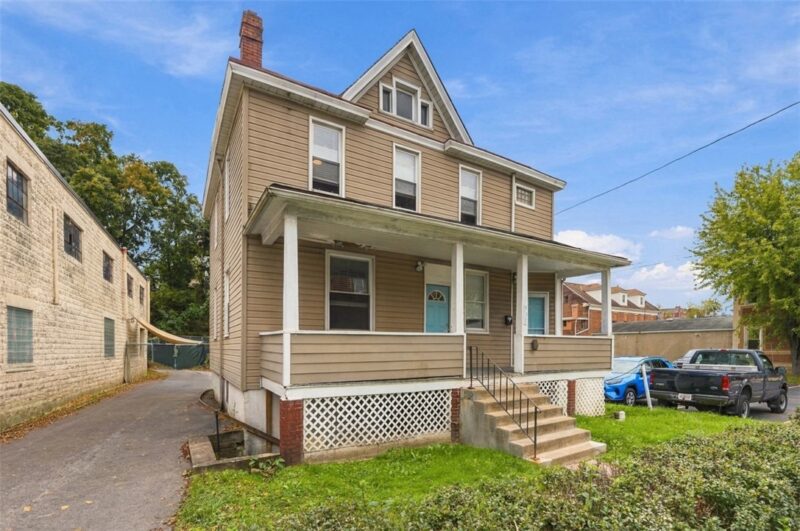 538 Baldwin St — photo 2