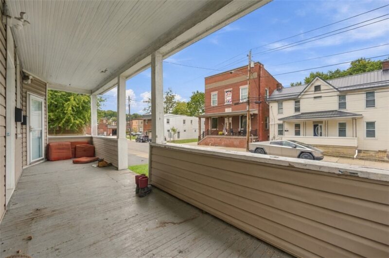 538 Baldwin St — photo 4