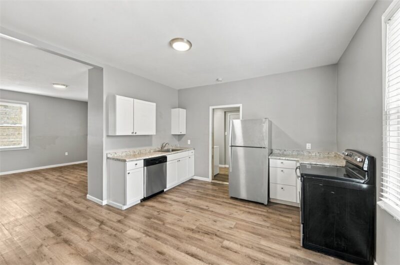 538 Baldwin St — photo 8