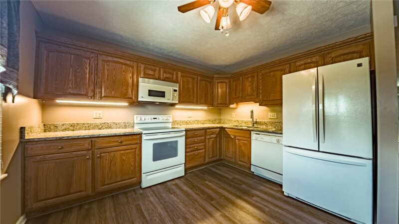 179 London Towne Dr — photo 2