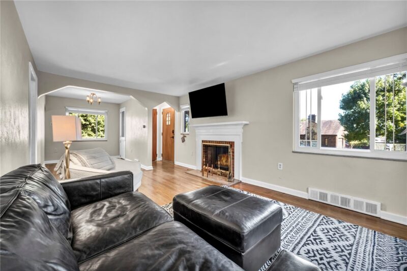 1512 Worcester — photo 4