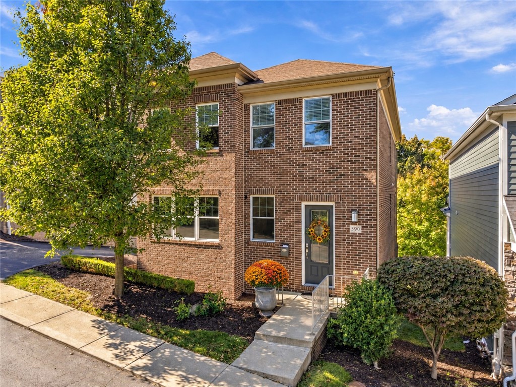 390 Bradley St — photo 1