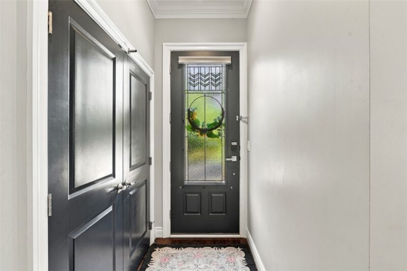 390 Bradley St — photo 2
