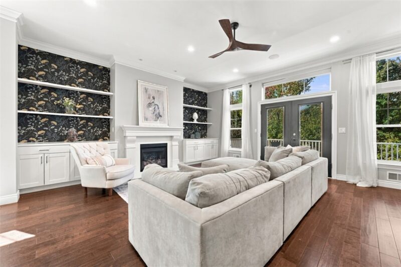 390 Bradley St — photo 3
