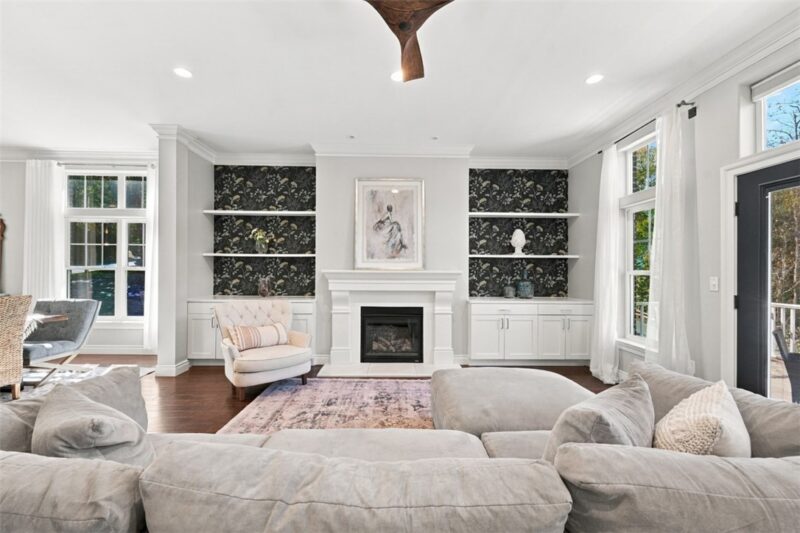 390 Bradley St — photo 4