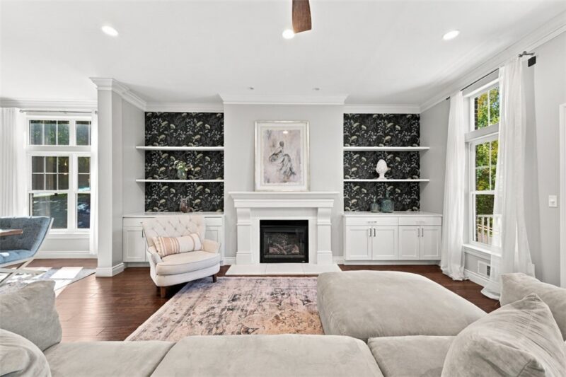390 Bradley St — photo 5