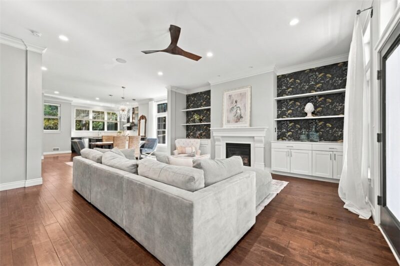 390 Bradley St — photo 6