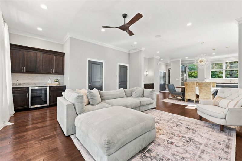 390 Bradley St — photo 8