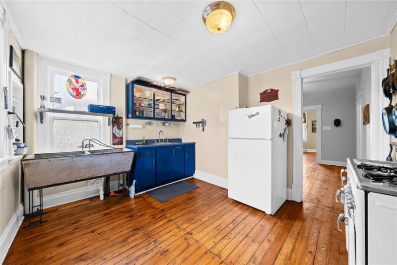 2346 Fremont Pl — photo 4