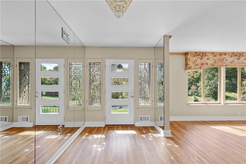 613 Glen Dr — photo 4