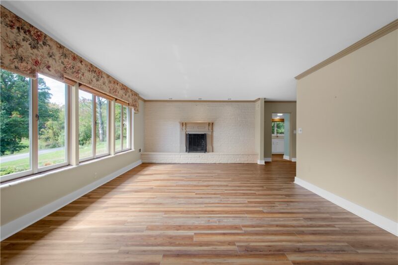 613 Glen Dr — photo 5