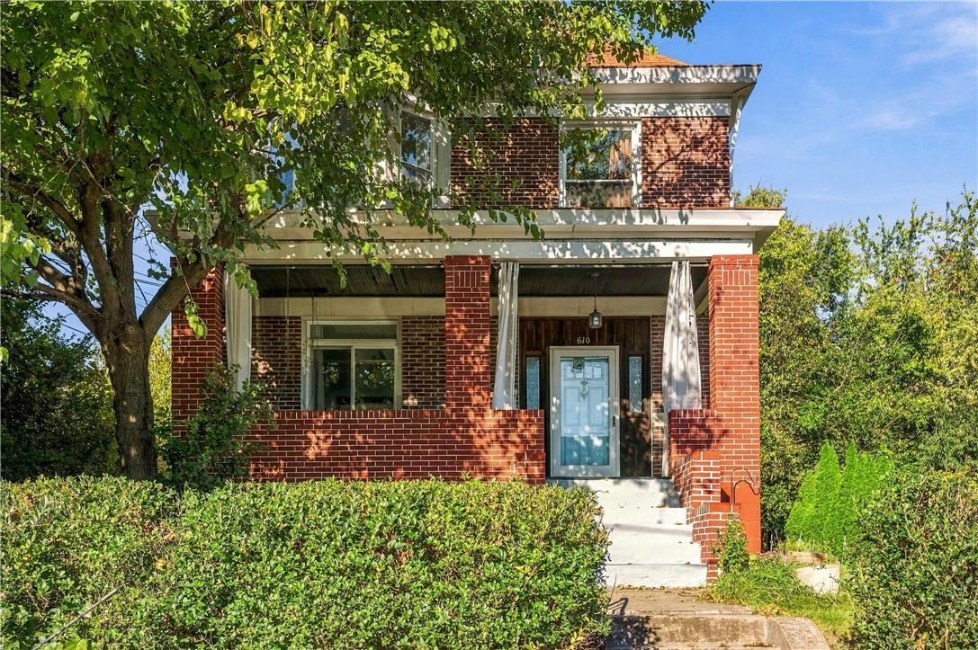 610 Ravenswood Ave — photo 1