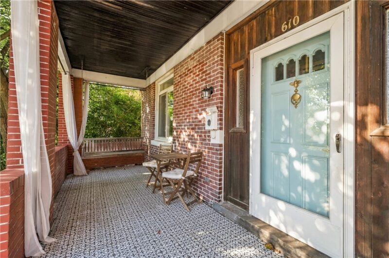 610 Ravenswood Ave — photo 3