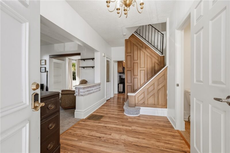 610 Ravenswood Ave — photo 4