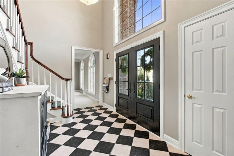 100 Teaberry Ln — photo 2