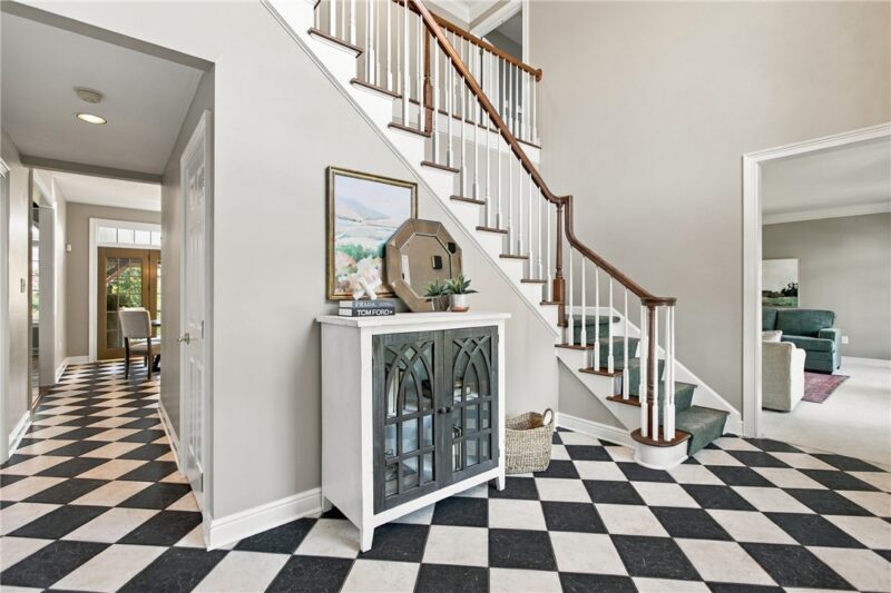 100 Teaberry Ln — photo 3