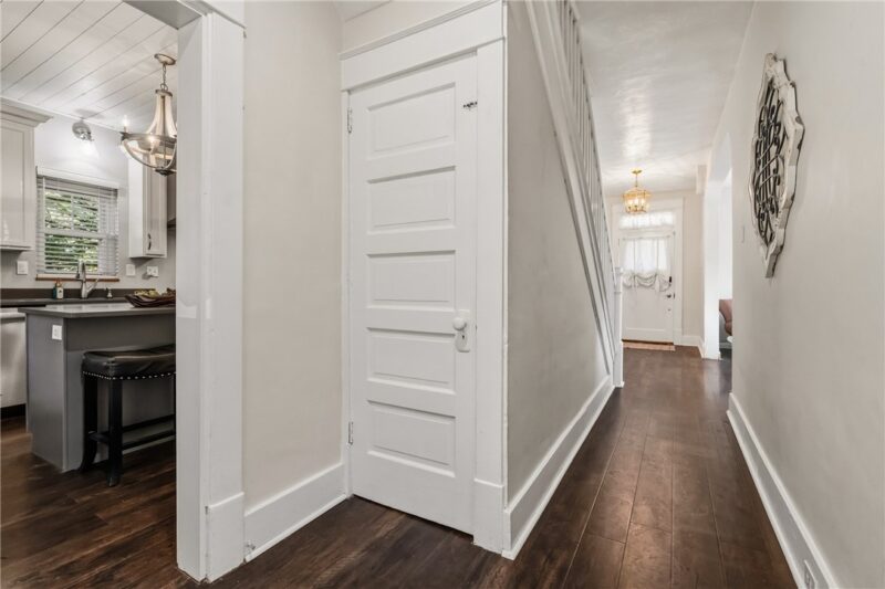 2733 Main St — photo 2
