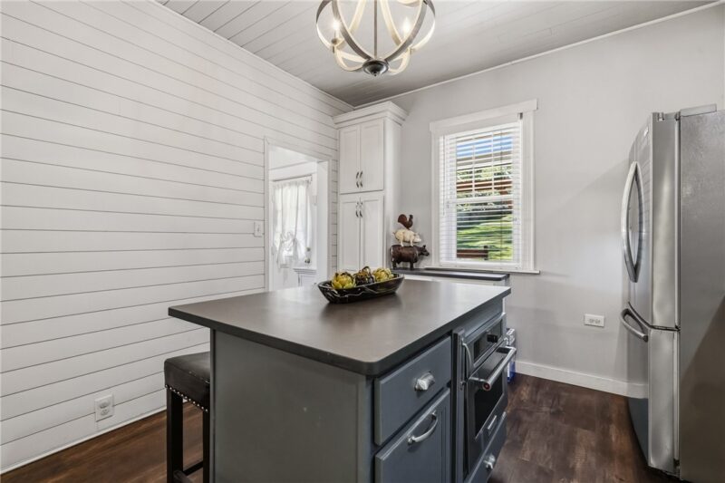 2733 Main St — photo 3