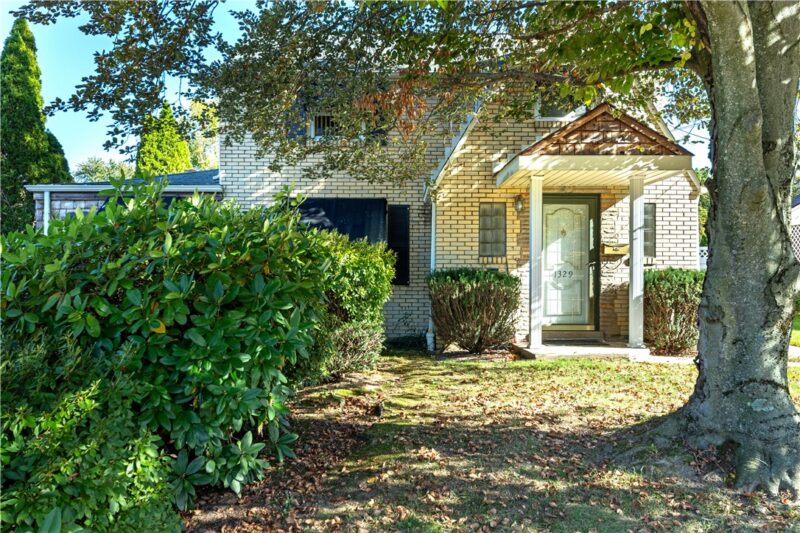 1329 Stanley Drive — photo 2