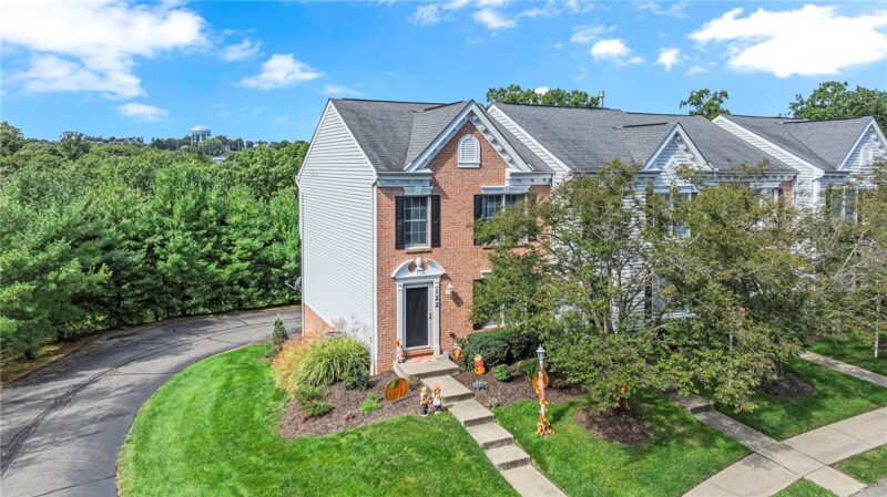 122 Castle View Dr — photo 2