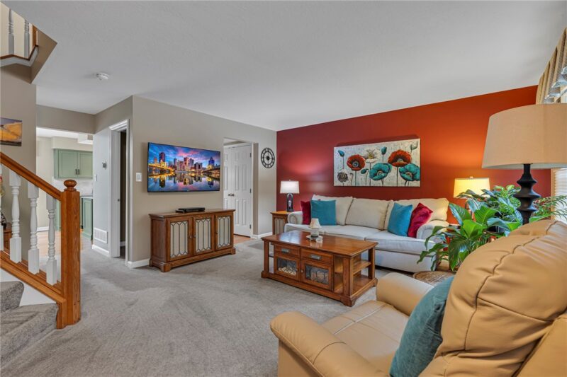 122 Castle View Dr — photo 4