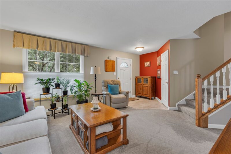 122 Castle View Dr — photo 6