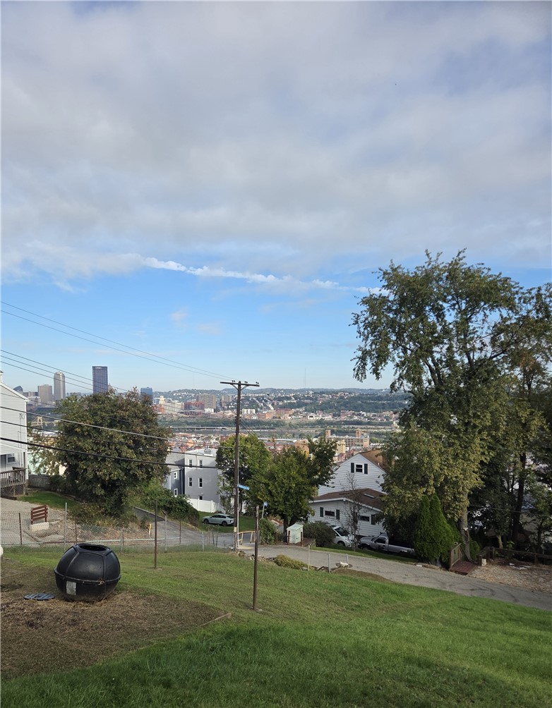 2404 & 2405 Cobden Street — photo 4