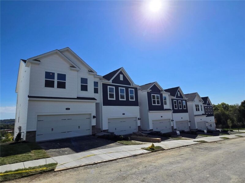 208 Paddock Lane — photo 2