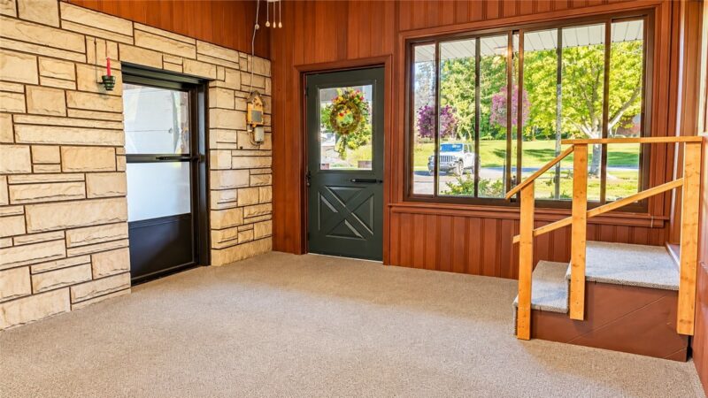 7287 Vine St — photo 4